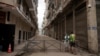 Un barrio de La Habana cerrado por brote de coronavirus. REUTERS/Alexandre Meneghini