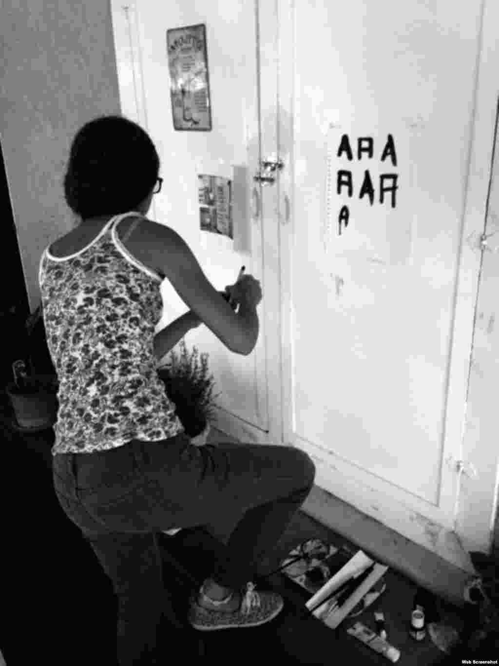 Annelys PM Casanova escribe lo que será la letra "Memoria de la guerra Beta 1".